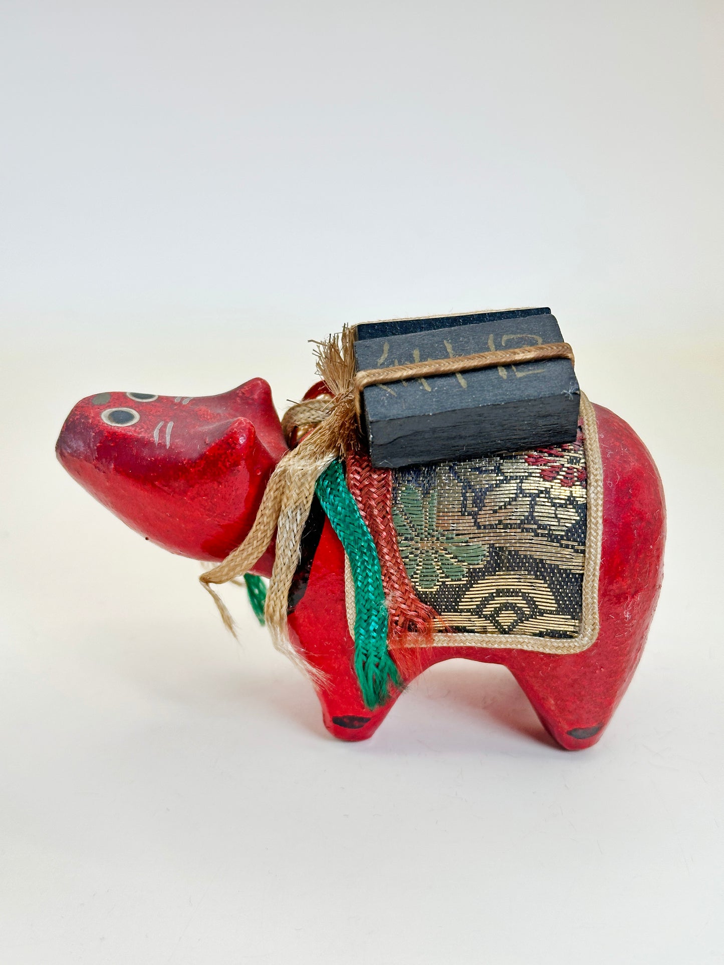 FT297 - Hariko Akabeko – Red Cow Paper Mache 赤べこ