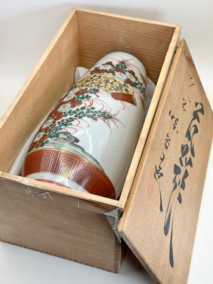TB151 - Kutani-yaki porcelain vase 九谷焼