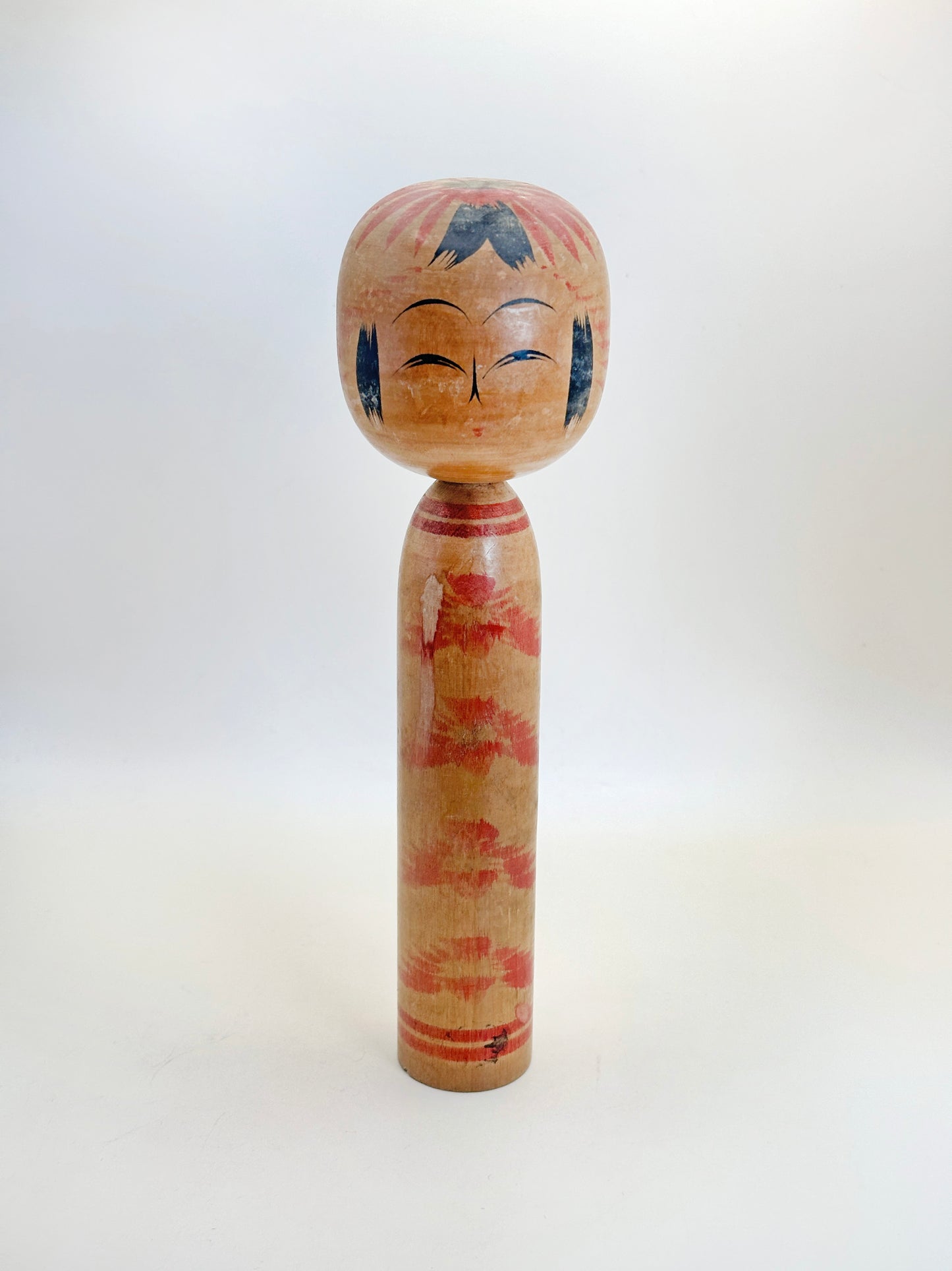 K25100 - Togatta Kokeshi par Tetsuro Sato 佐藤哲郎