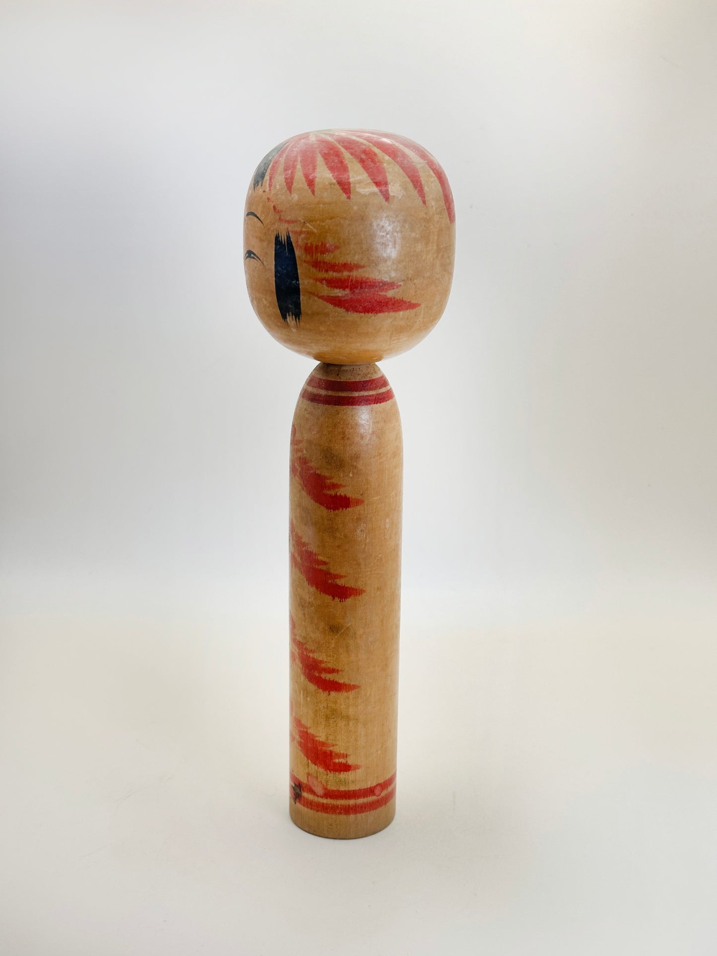 K25100 - Togatta Kokeshi par Tetsuro Sato 佐藤哲郎