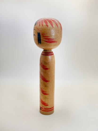 K25100 - Togatta Kokeshi par Tetsuro Sato 佐藤哲郎