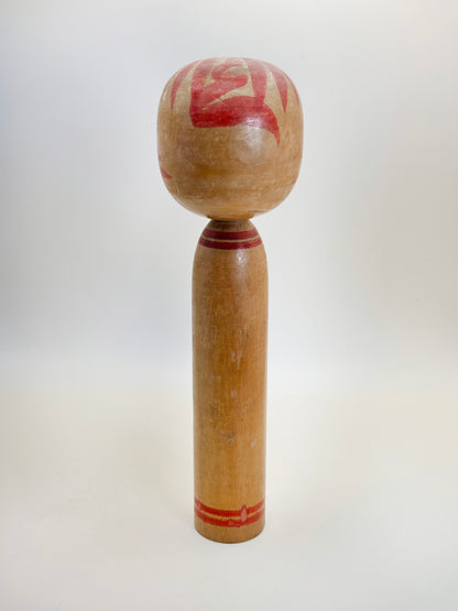 K25100 - Togatta Kokeshi par Tetsuro Sato 佐藤哲郎