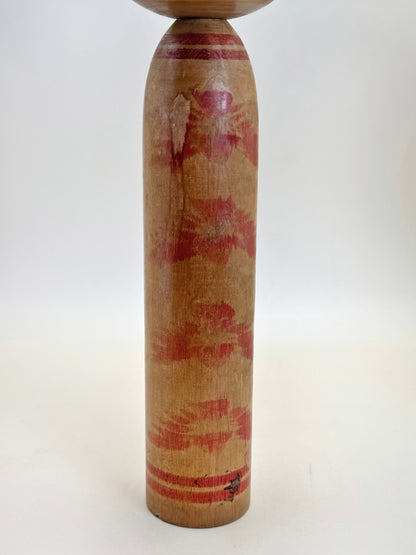 K25100 - Togatta Kokeshi par Tetsuro Sato 佐藤哲郎