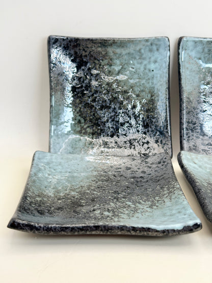 TB152 - Set of four small square plates 花田勝