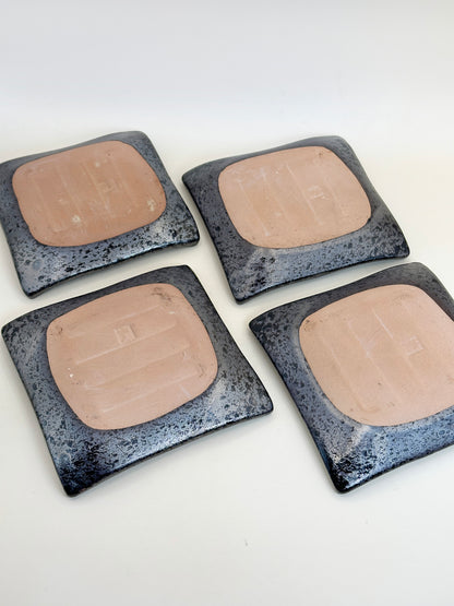TB152 - Set of four small square plates 花田勝