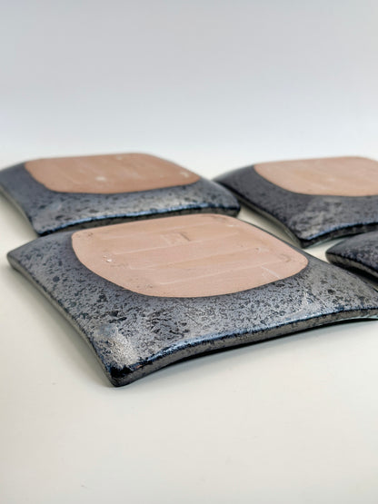 TB152 - Set of four small square plates 花田勝