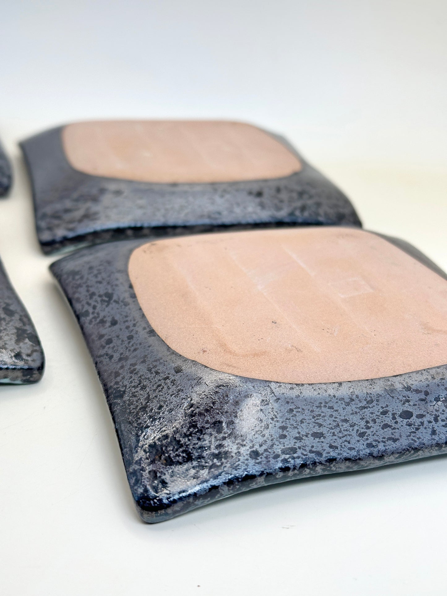 TB152 - Set of four small square plates 花田勝