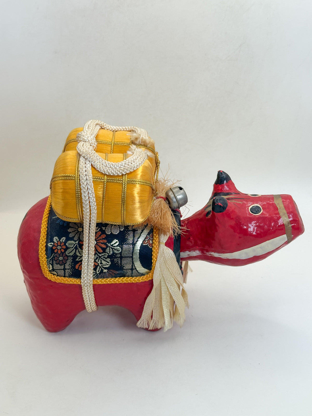 FT570 - Folk crafts Akabeko Cow 赤べこ