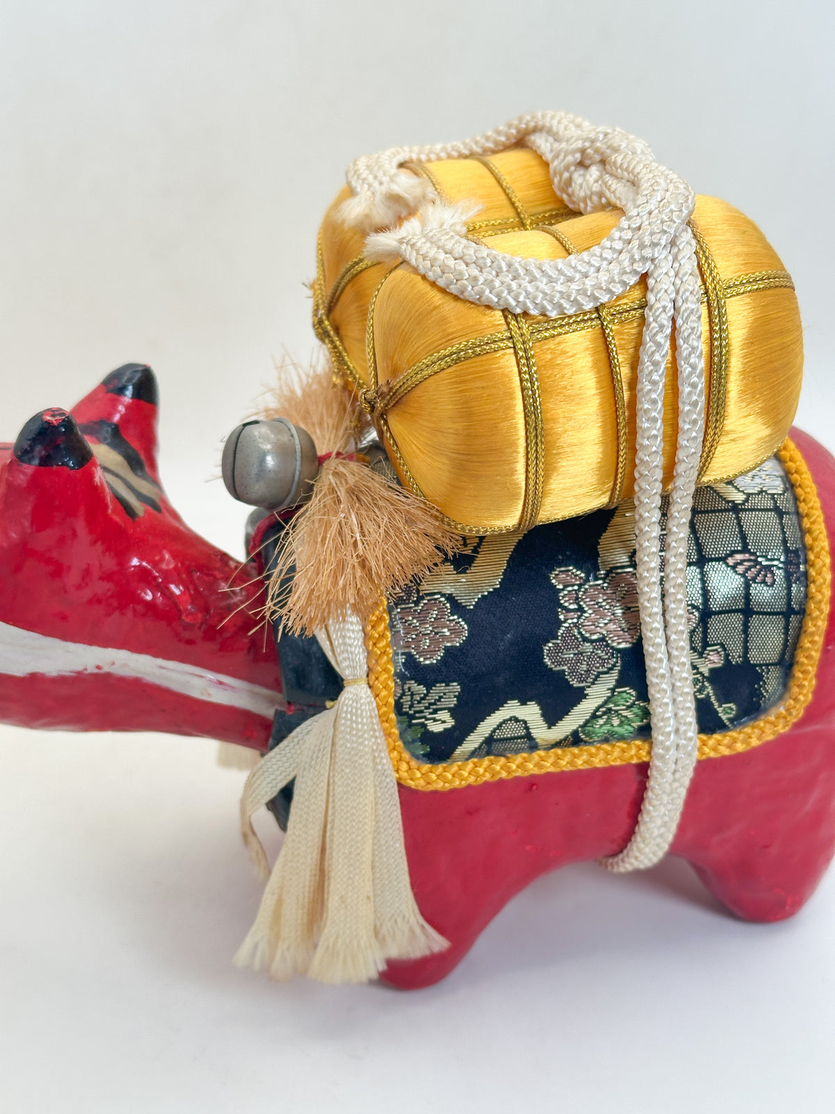 FT570 - Folk crafts Akabeko Cow 赤べこ