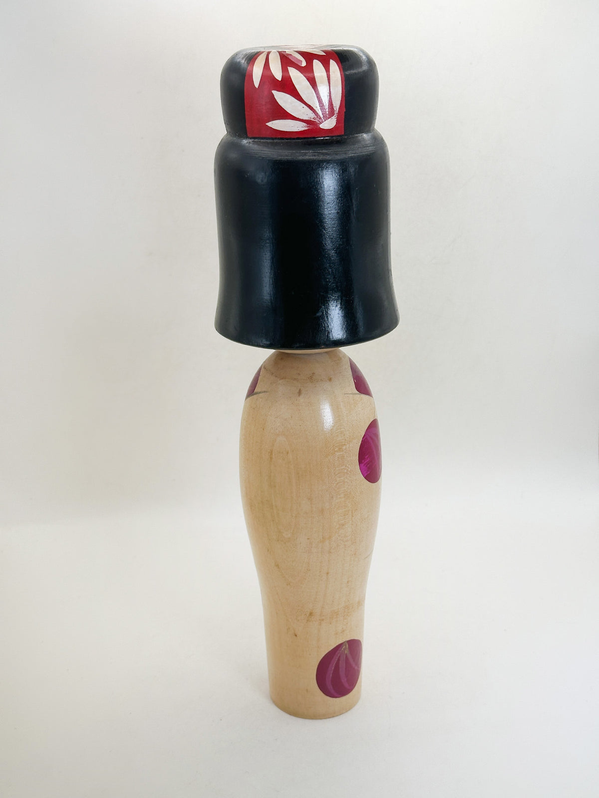 K30100 - Sōsaku kokeshi by Eiko Shibata 柴田栄子