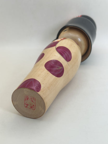 K30100 - Sōsaku kokeshi by Eiko Shibata 柴田栄子