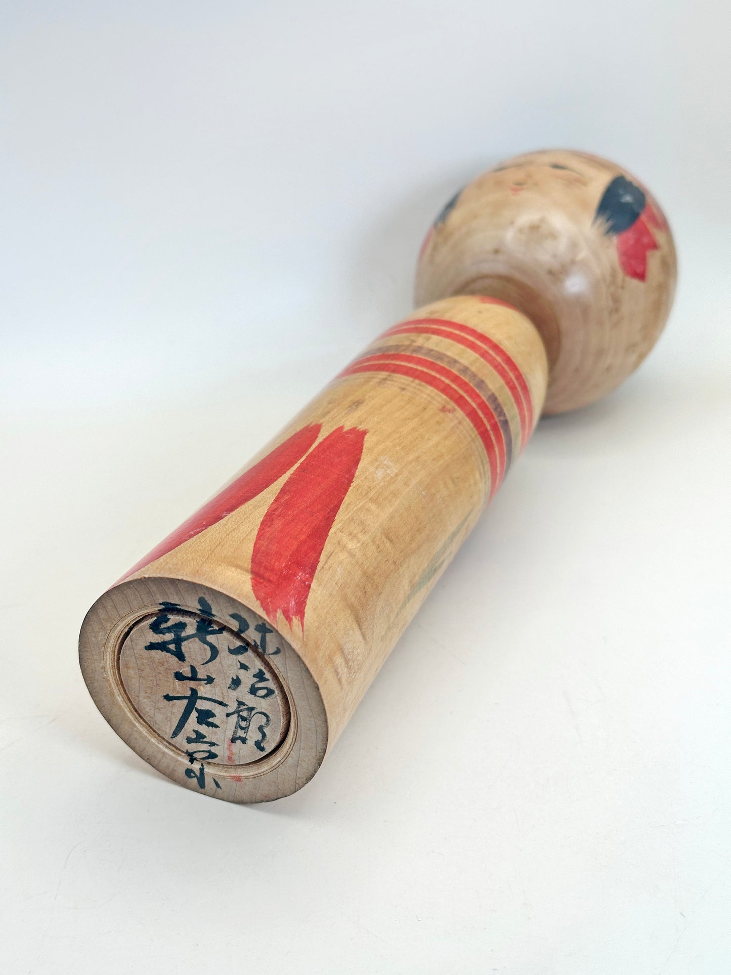 K25101 - Yajiro Kokeshi traditionnel par Sakyo Niyama 新山左京