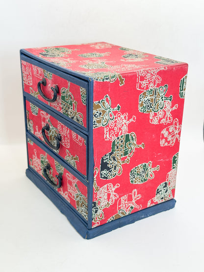TB423 - Mingei-style three-drawer chest 和柄箪笥