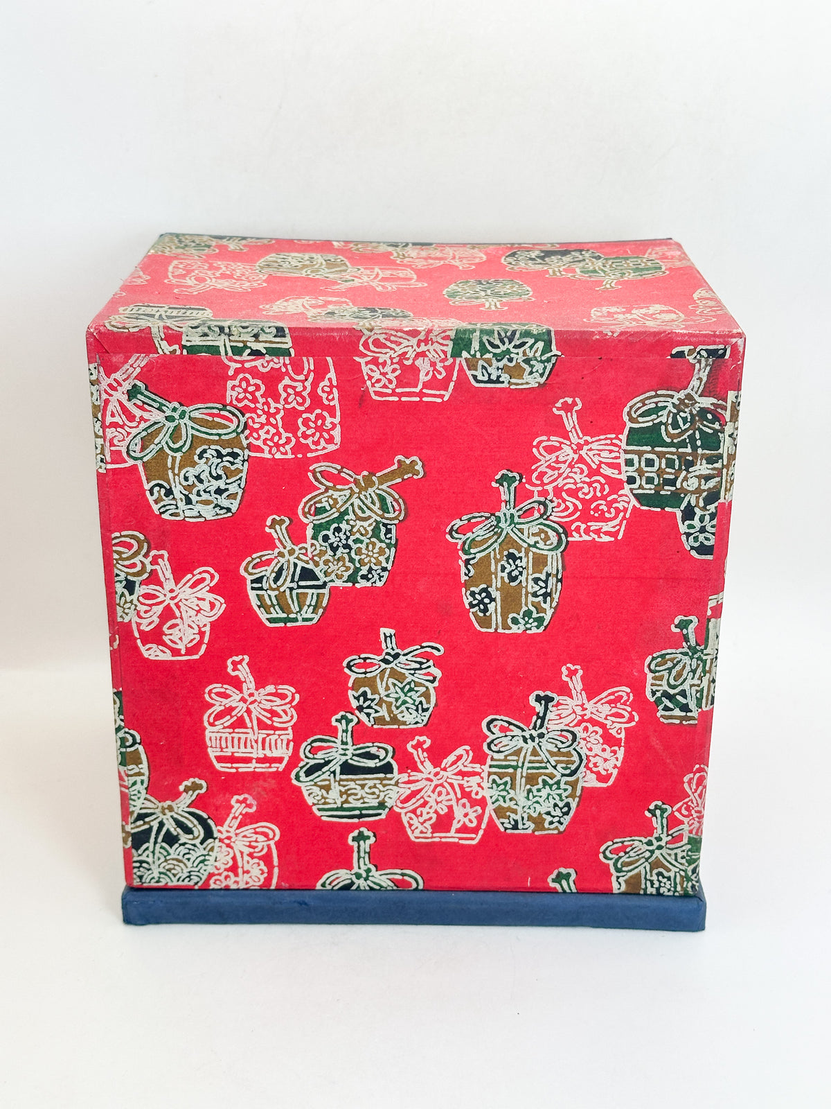 TB423 - Mingei-style three-drawer chest 和柄箪笥