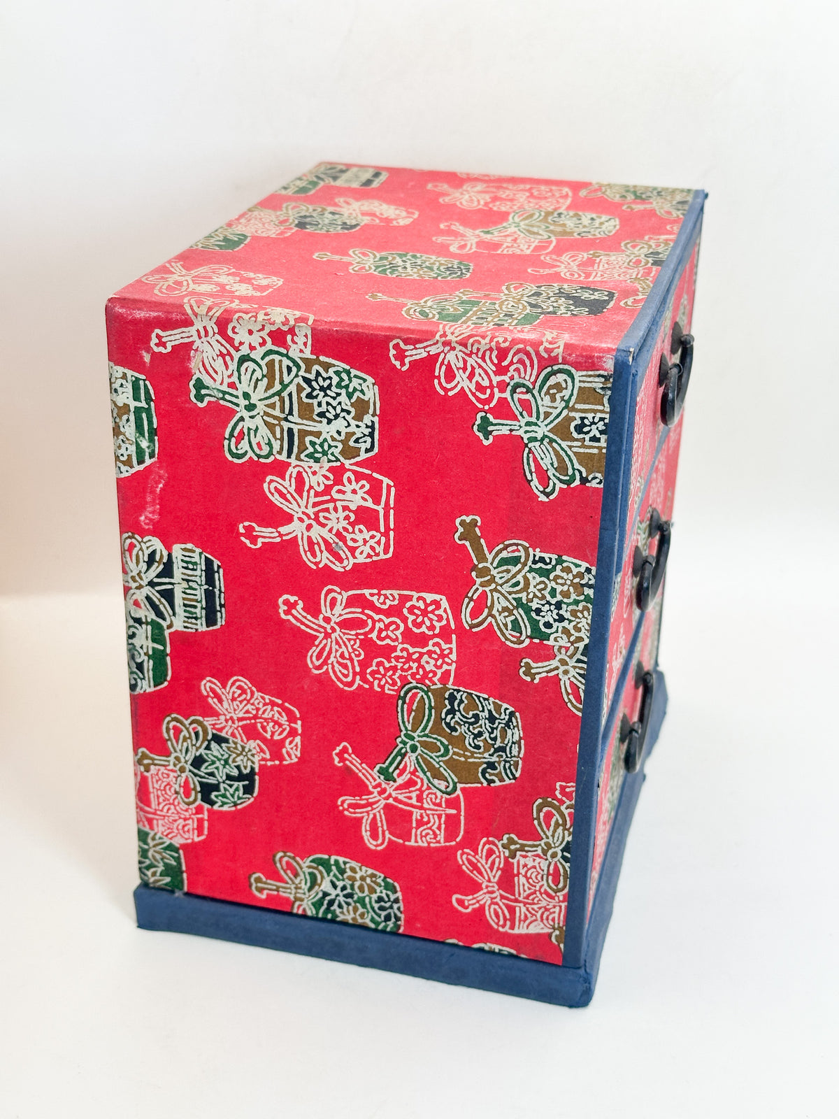 TB423 - Mingei-style three-drawer chest 和柄箪笥