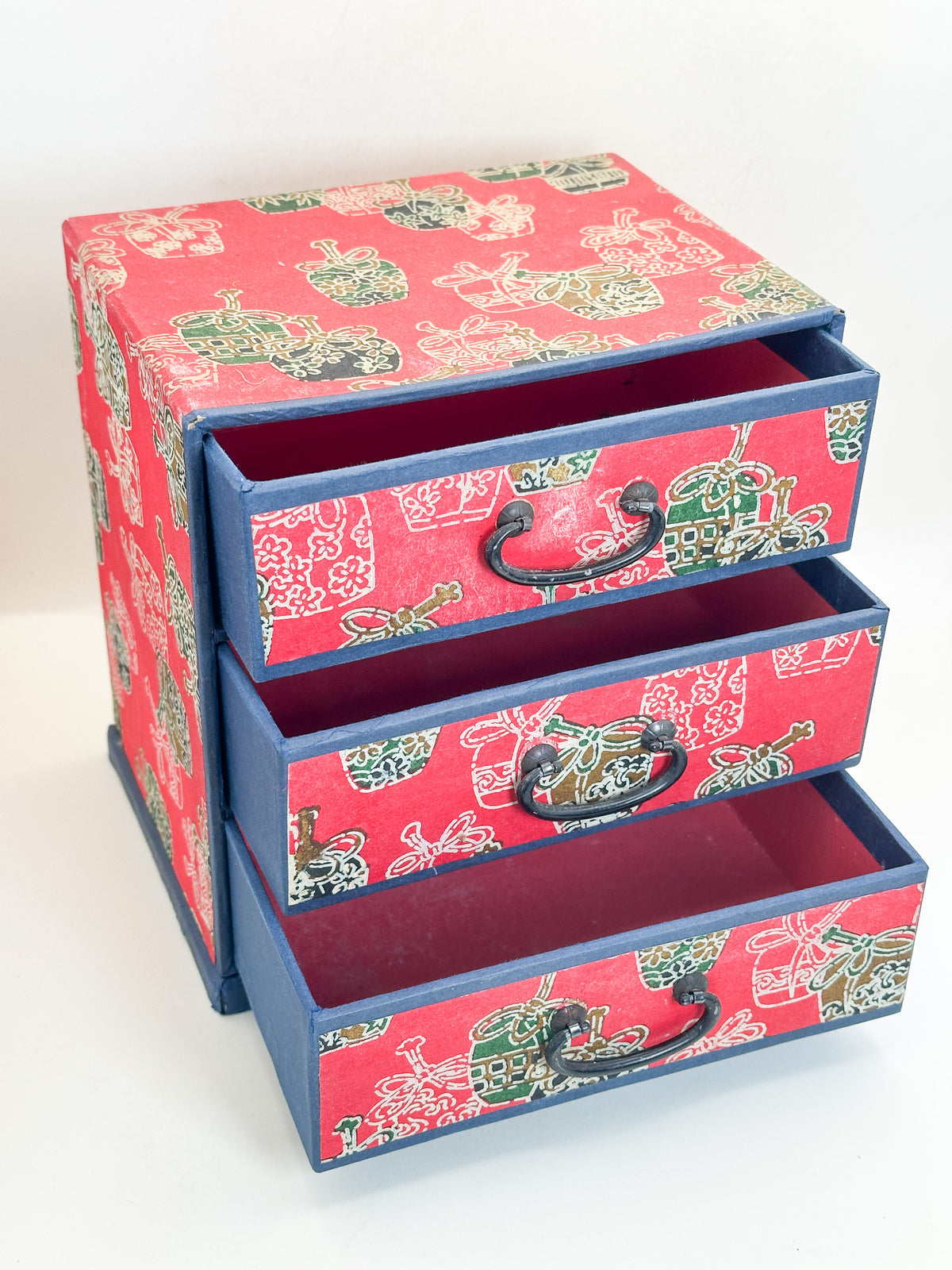 TB423 - Mingei-style three-drawer chest 和柄箪笥