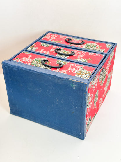 TB423 - Mingei-style three-drawer chest 和柄箪笥
