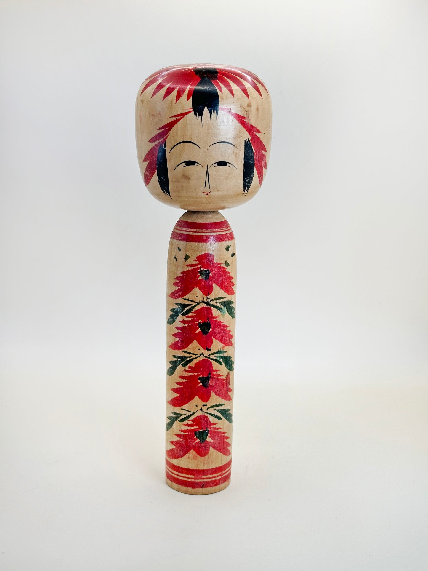 K25102 - Togatta Kokeshi par Tomio Sato