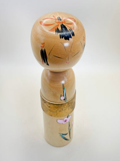 K25103 - Sōsaku Kokeshi de Takahashi Hashime 髙橋はしめ