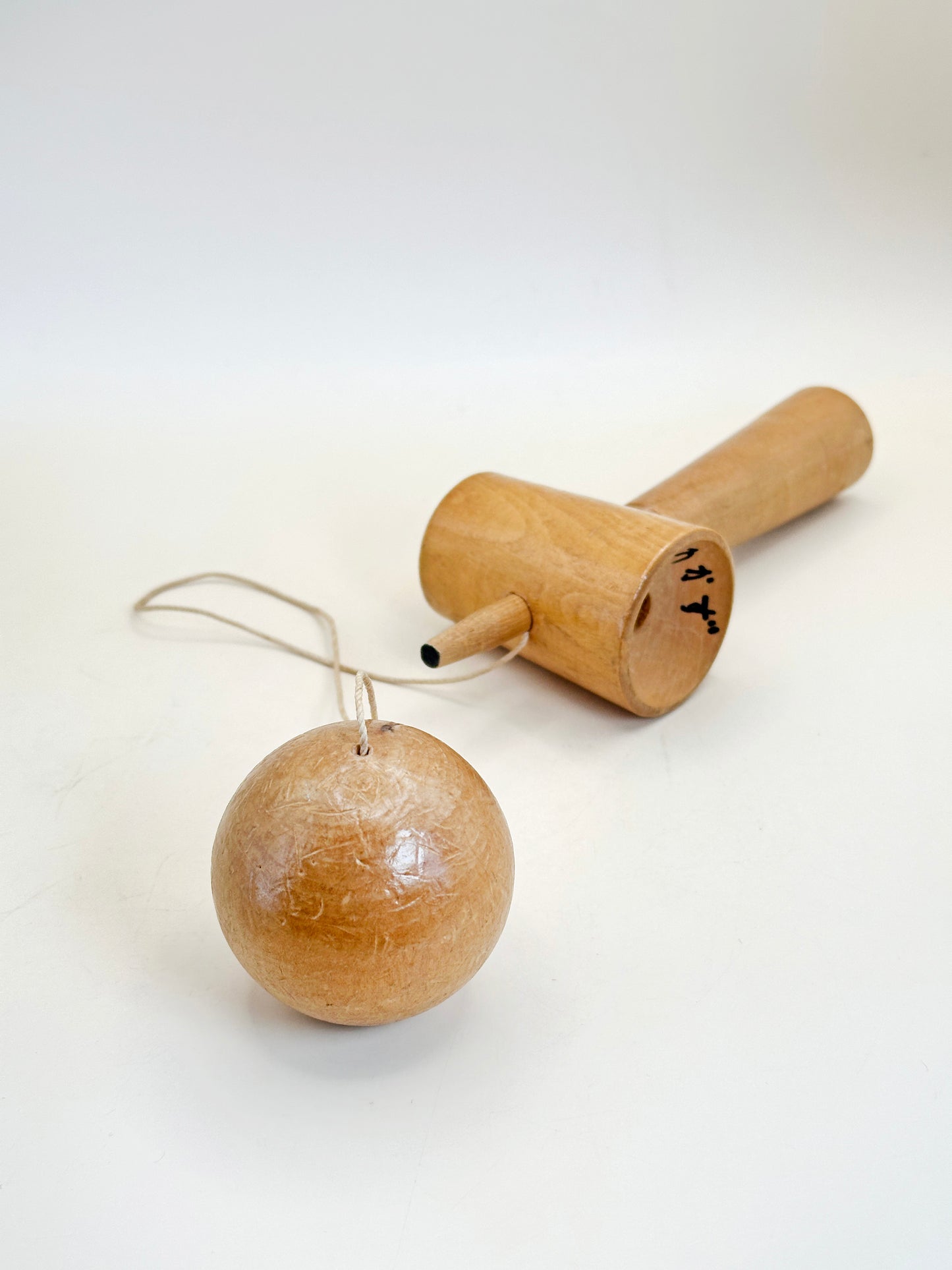 FT311 - Japanese folk craft toy Kendama けん玉