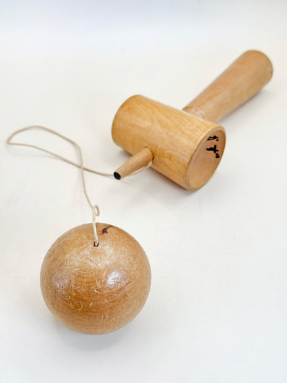 FT311 - Japanese folk craft toy Kendama けん玉