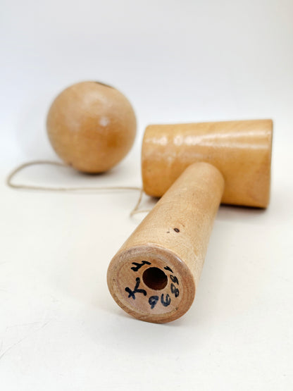 FT311 - Japanese folk craft toy Kendama けん玉