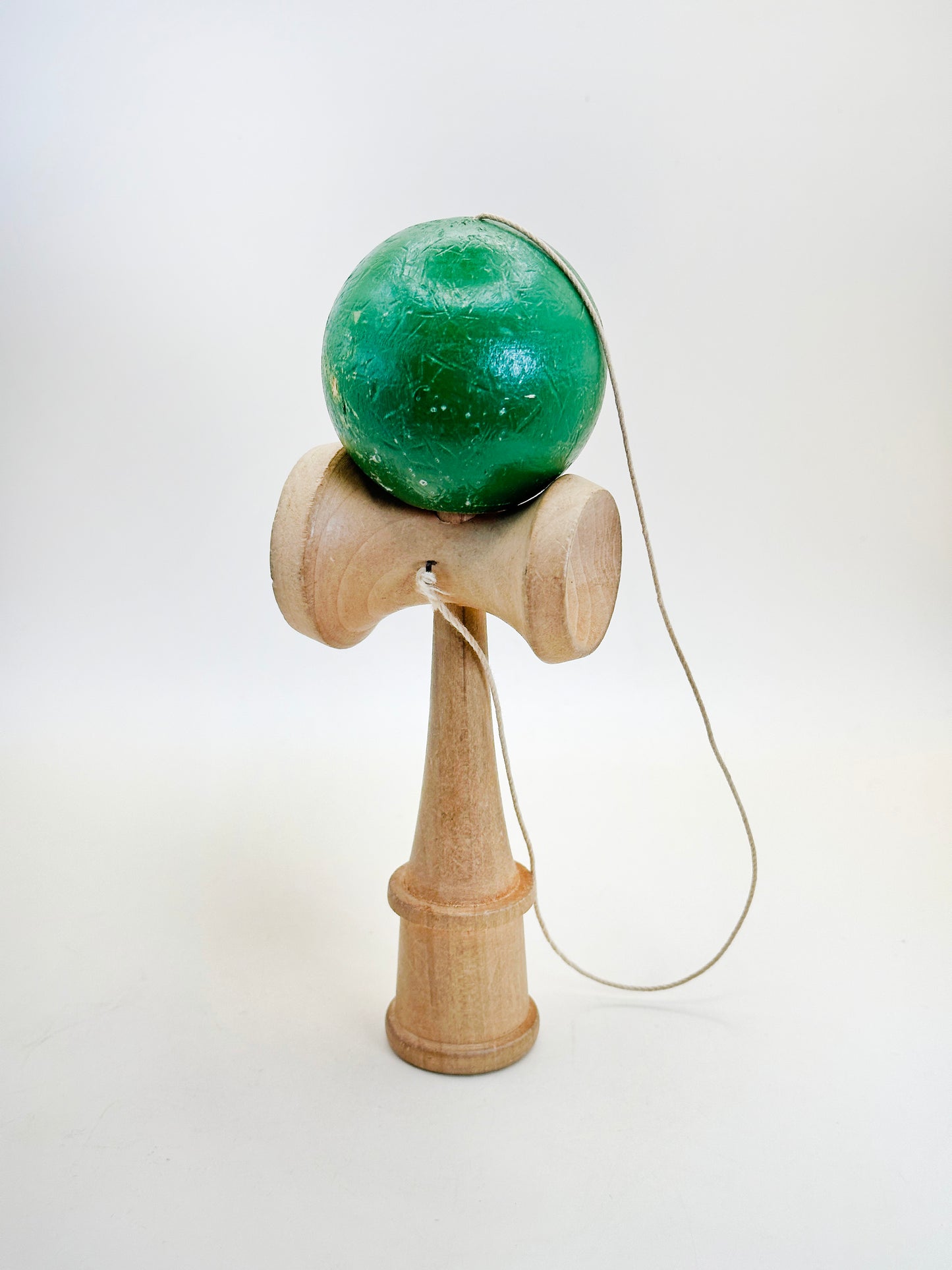 K20119 - Japanese folk craft toy Kendama けん玉