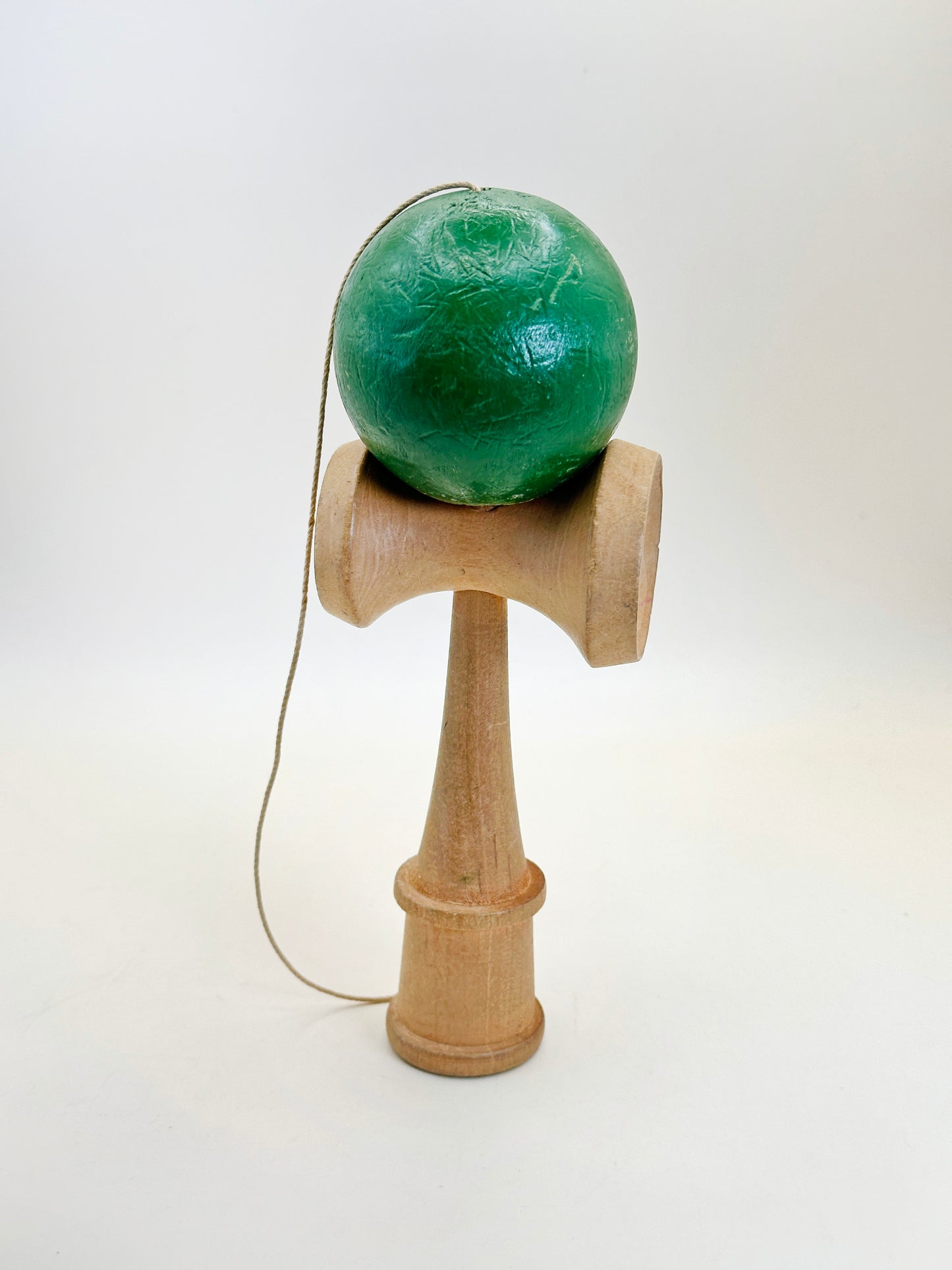 K20119 - Japanese folk craft toy Kendama けん玉