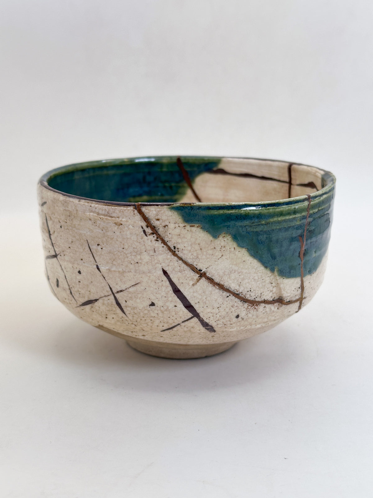 TB448 - Chawan Matcha Bowl of Oribe-yaki 織部焼