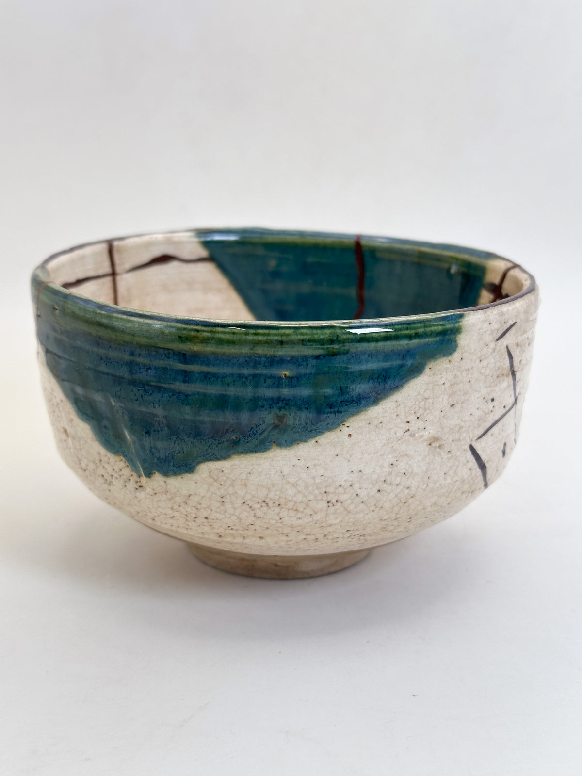TB448 - Chawan Matcha Bowl of Oribe-yaki 織部焼