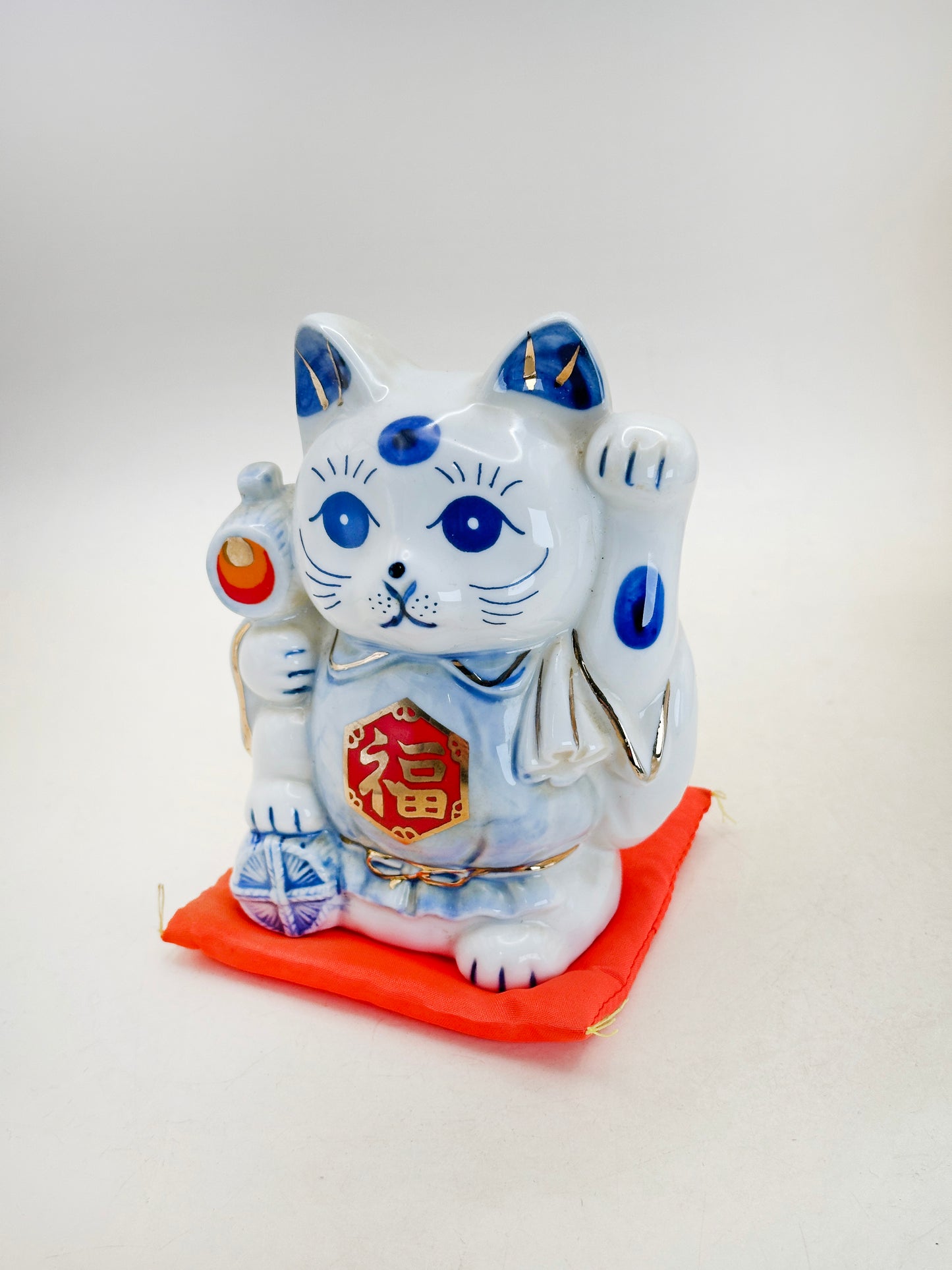 FT444 -  Arita ware Maneki Neko Cat 有田焼