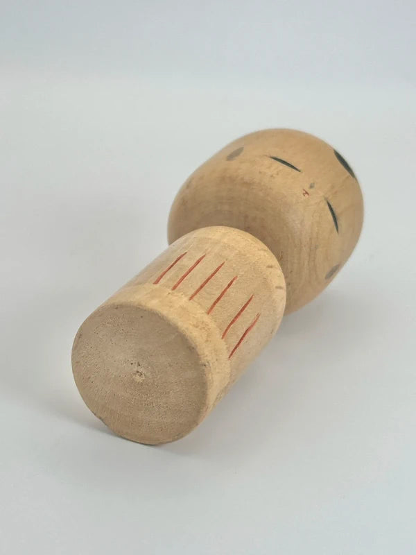 K10104 - Vintage sosaku kokeshi doll