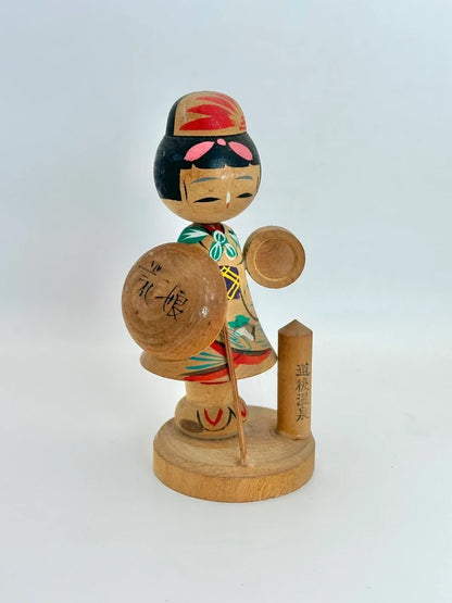 K15062 - Vintage Dōgo Onsen omiyage kokeshi 娘巡礼人形