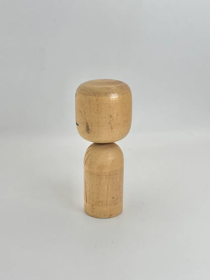 K10104 - Vintage sosaku kokeshi doll