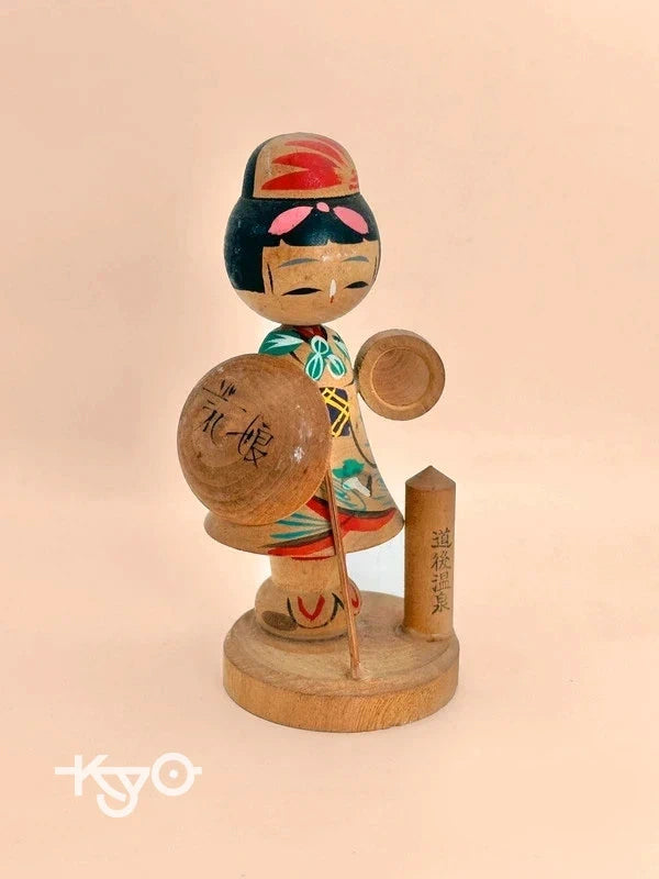 K15062 - Vintage Dōgo Onsen omiyage kokeshi 娘巡礼人形
