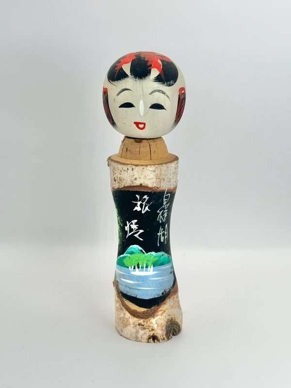 K18070 - Onsen souvenir kokeshi doll︱Shirakaba Lake 白樺湖