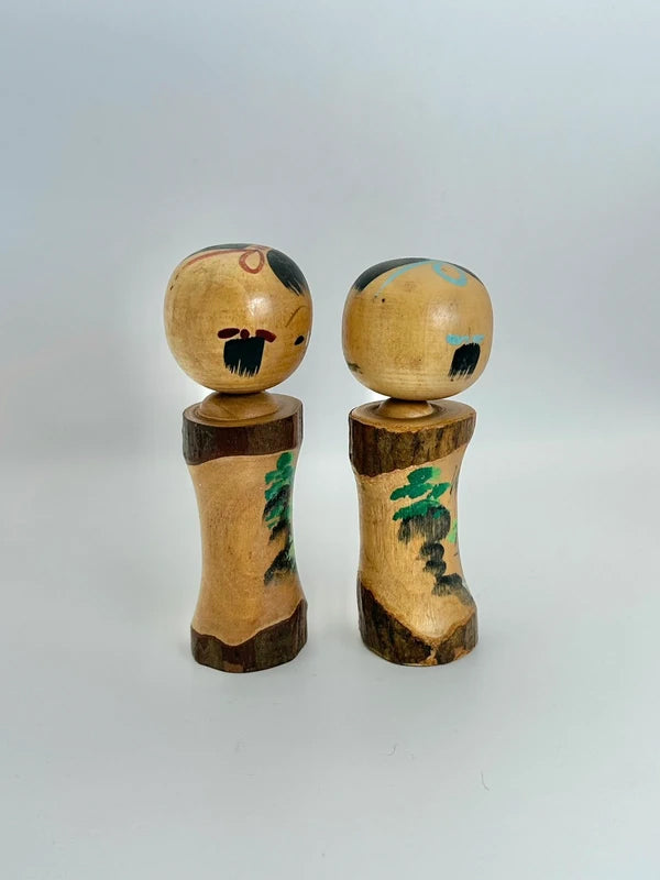 K10096 - Pair of vintage omiyage kokeshi