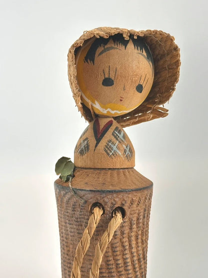 K10114 - Vintage omiyage kokeshi doll