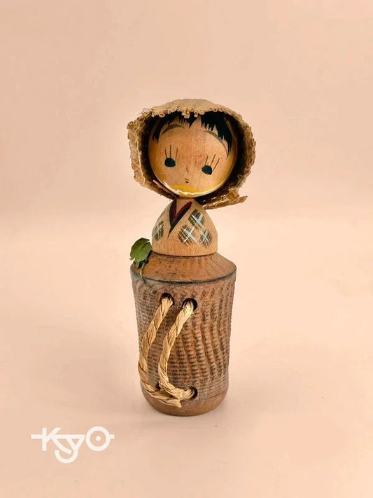 K10114 - Vintage omiyage kokeshi doll