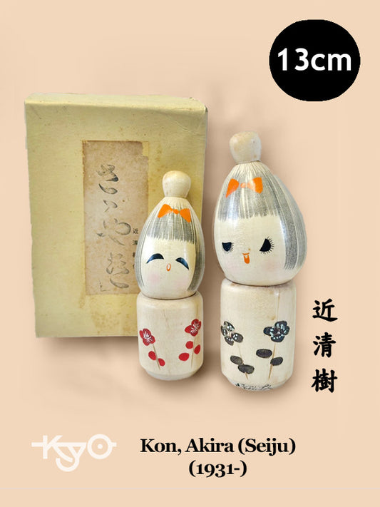 Une paire de kokeshi japonaises de Seiju