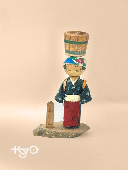 Poupée kokeshi japonaise souvenir d'Onsen