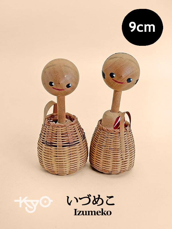 K10196 - Omiyage kokeshi of Izumeko いづめこ