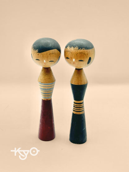 Sosaku kokeshi en paire et style minimaliste