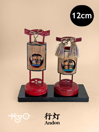FT438 - Omiyage Kokeshi of andon 行灯
