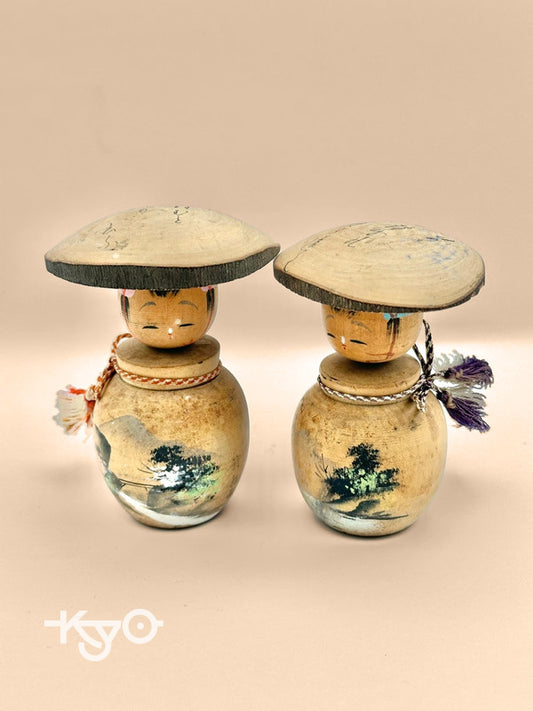 K10021 - Onsen souvenir kokeshi doll in pair