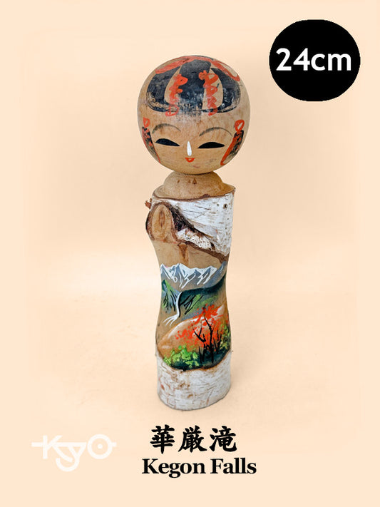 K25158 - Omiyage Kokeshi de las cataratas Kegon 華厳滝