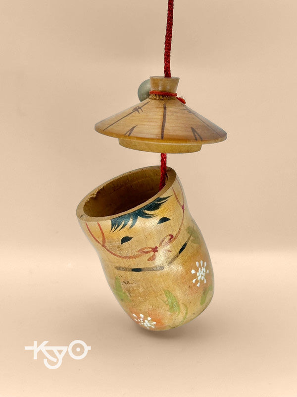 Petite boîte Kokeshi vintage avec cloche