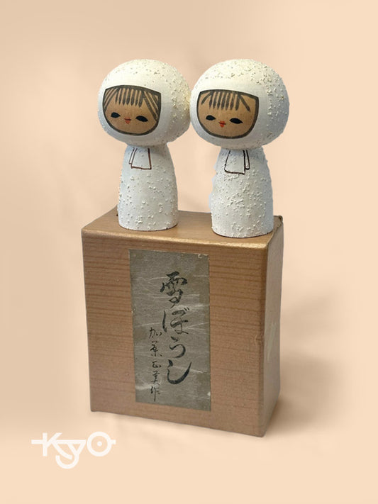 Un ensemble de kokeshi japonaises - Souvenir Onsen