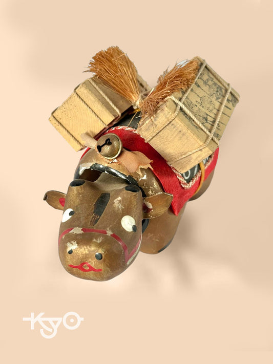 FT46 - Folk toy Akabeko cow in gold