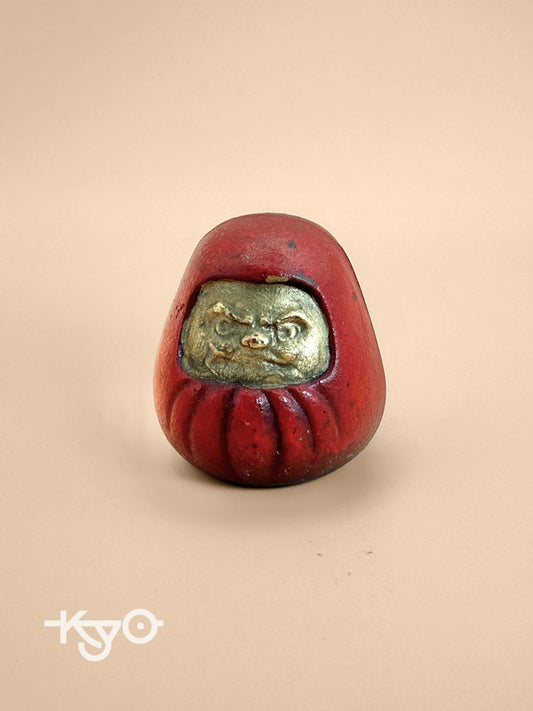 Figurine Daruma japonaise vintage en métal
